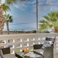 Elisabeth Salt Lake views 200m from Makenzy beach, hotel cerca de Aeropuerto internacional de Larnaca, L&aacute;rnaca