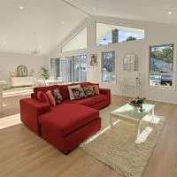 SussexGardenStays - Jervis Bay Beaches - NEW SHARE Home - 4xQueenBedrooms - PrivateBathroom-Brm1 - SharedBathroom-Brm2,Brm3,Brm4，蘇塞克斯入口的飯店