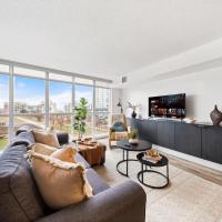 Spacious Downtown Condo - Walk to CN Tower & More, hotel cerca de Aeropuerto Billy Bishop de Toronto - YTZ, Toronto