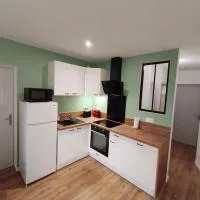 Appartement neuf, climatisation, wifi et garage privé، فندق في Saint-Jean-de-Verges