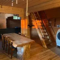 large log cabin 桜, hotel sa Toyoura