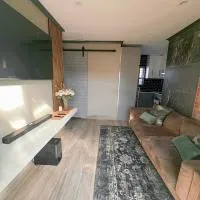29 on Windsor-2 Bedroom House, Hotel in Silver Sands
