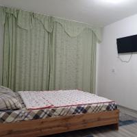 1 комнатная квартира в Авиагородке、アクトベにあるアクトベ空港 - AKXの周辺ホテル