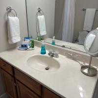 Lakeview 2 bed 2 bath condo, kh&aacute;ch sạn gần University of Illinois-Willard Airport - CMI, Champaign