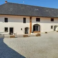 T2 et studios dans une ferme rénovée aux portes d'Annecy, hotell i Vaulx