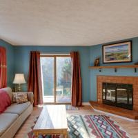 Charming Anchorage Home with Grill and Deck!, hotel cerca de Aeropuerto de Anchorage Ted Stevens - ANC, Anchorage