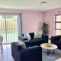 Unit 1 GatherPoint Sleeps 6 Self-Catering Group in Belhar, Cape Town, Hotel in der N&auml;he vom Flughafen Kapstadt, Belhar