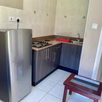 2 bedroomed apartment with en-suite and kitchenette - 2065, hotel cerca de Aeropuerto Internacional de Harare - HRE, Harare