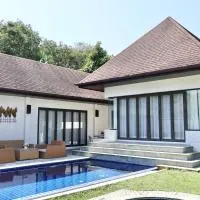 Rawai - Luxury 2 bedroom Private Pool Villa, hotel i Ban Saiyuan (1)