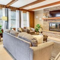 Inviting Family Home, 2 Mi to Eastwood Mall!, kh&aacute;ch sạn gần S&acirc;n bay Youngstown-Warren Regional - YNG, Ekerts Corners