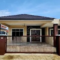 Sakeena Homestay, viešbutis mieste Padang Serai