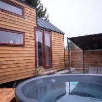 Tiny house s vyhřívacím koupacím sudem, hotel em Nové Hrady