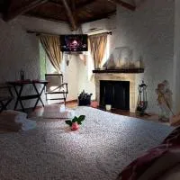 Elíki에 위치한 호텔 Δωμάτια Εξοχή-With fireplace and view to the sea