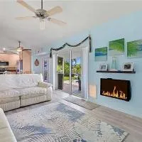 Summer Getaway (Gulf-access retreat), hotell i Cape Coral