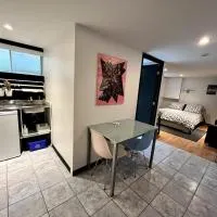 Charmant petit studio à 15 minutes de Montréal, hotel en Longueuil