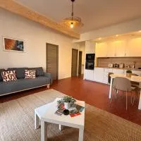 Jolie T2 avec petite terrasse centre ville Aubagne, hotell i Aubagne