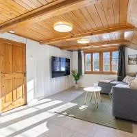 Spacious Apt near Brienz with Hot Tub & Parking, hotell sihtkohas Kienholz