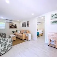 Enjoy A Reef Intermission steps from beach and bay, hotel Bradenton Beachben