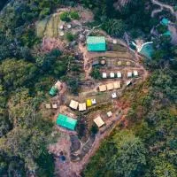 Neerville Waterfall Glamping- Neer waterfall, hotel u gradu 'Shivpuri'