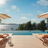 Luxury Villa Hvar Deluxe Palace 1 with heated pool, gym and sauna, hotelli kohteessa Hvar