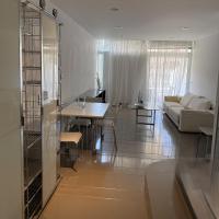 Topos exclusive Vouliagmeni ''Surfhouse'', kh&aacute;ch sạn ở Athens