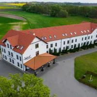 Zajazd w Biskupinie, hotel v destinácii Biskupin