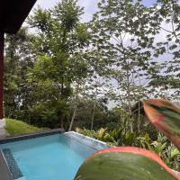 Chial Villa 16 Overlooking San Ignacio Mountains, hotel cerca de San Ignacio Town Airstrip - CYD, Big Eddy