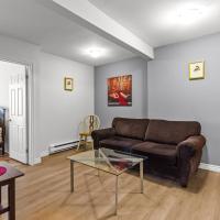 Bright 2BR Loft WiFi Parking, hotel a prop de Aeroport internacional de St. John's, a St. John's