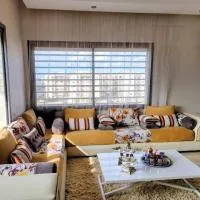 Moroccan Sunset - Charming 3BR near Airport Med 5, hotel v destinaci Nouaseur