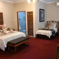 LUXURY FAMILY EN-SUITE ROOM @ 4 STAR GUEST HOUSE, viešbutis mieste Midelburgas
