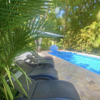 Golf Beach House w/ Pool (5 min. walk to beach!), hotel din apropiere de Aeroportul Tambor - TMU, Tambor