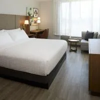 Holiday Inn & Suites Montreal Airport by IHG, hotel di Dorval