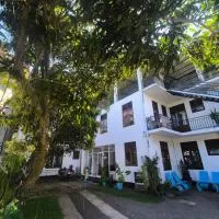Azure Mirissa, hotell i Mirissa