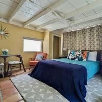 Mid-century marvelous 1 bed, pets welcome, hotel near Las Cruces International - LRU, Las Cruces