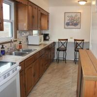 Hot Tub Hideaway near Ste Genevieve, kh&aacute;ch sạn gần Sparta Community (Hunter Field) - SAR, Saint Mary