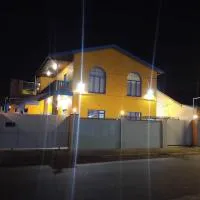 Neo & Ruks Sleep & Go Parow، فندق في Avondale