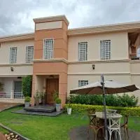 Tia Vahine - Navette Gratuite Aéroport H24, hotel din Ivato