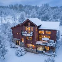 4BR with Hot Tub Walk to Chondola, hotel dicht bij: Luchthaven Telluride Regional - TEX, Telluride