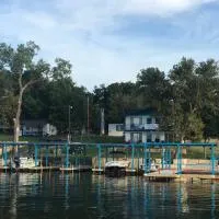 Valentine Lakeside, hotel din Kingsland