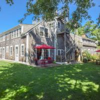 Condo w Beach Access & Water Views, hotelli kohteessa Provincetown