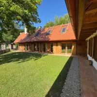 Frida Farm Vendégház, готель у місті Kétvölgy