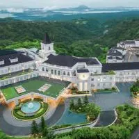 Twin Lakes Hotel near Tagaytay, hotelli kohteessa Tagaytay