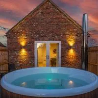 Luxury barn with private wood fired hot tub, hotell i Selby