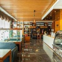 James Joyce Coffetel Aletai Lanwan Food City, hotel cerca de Altay Airport - AAT, Beitun