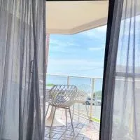 2Bdr Beachfront Apartment - First Bay Coolum، فندق في كولوم بيتش