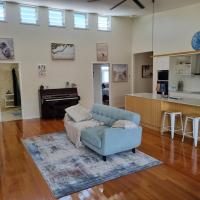 Fully Furnished Designer Home Rental in Idalia, kh&aacute;ch sạn gần S&acirc;n bay Ayr - AYR, Idalia