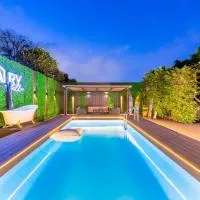 Bangkok Cozy Garden Pool Villa Sukhumvit, hotel u gradu Amphoe Phra Khanong