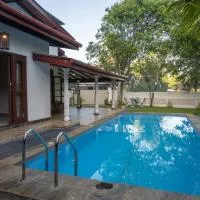 Sunset Reef Villa, hotel di Rathgama