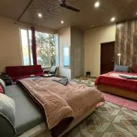 Hotel Sunrise Inn & Restaurant, Kanatal – hotel w mieście Chamba