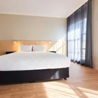 El Toro Motel、ワーウィック・ファームのホテル